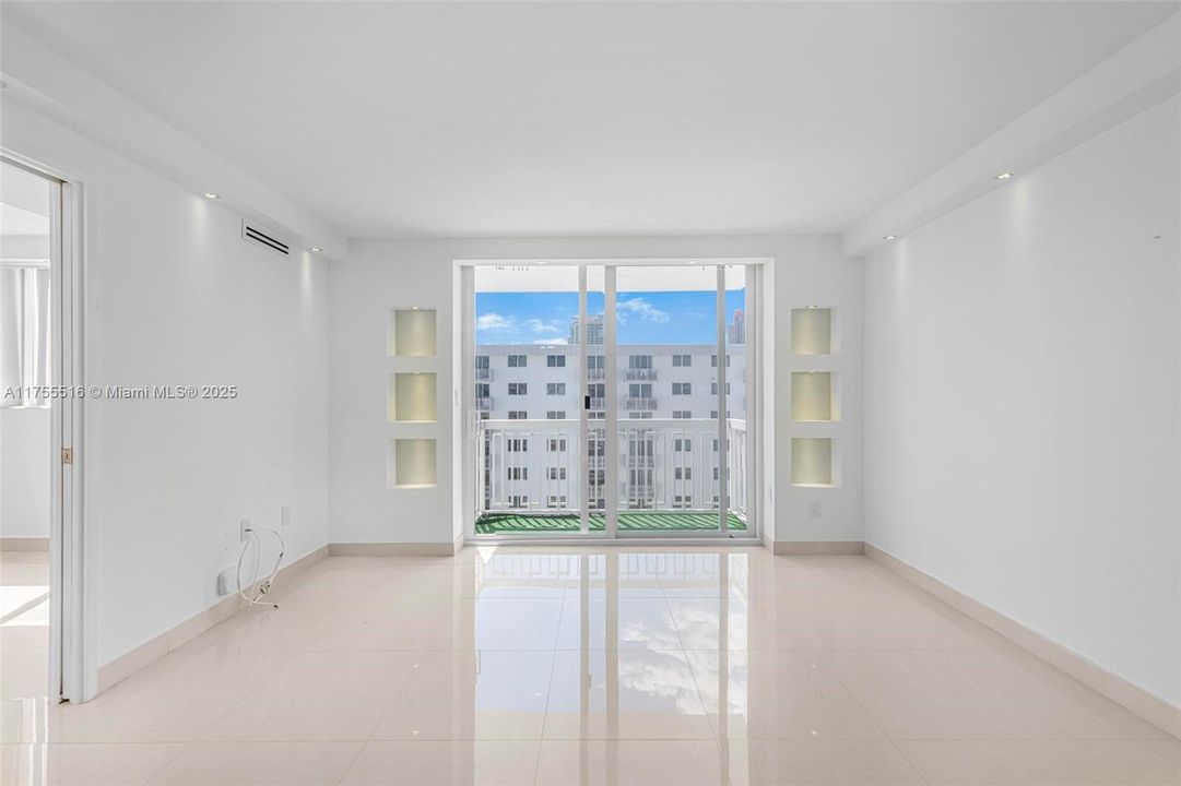 Recently Sold: $450,000 (2 beds, 1 baths, 655 Square Feet)