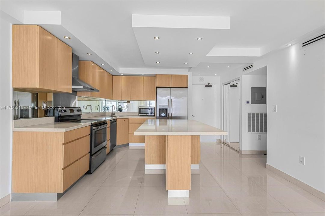 Recently Sold: $450,000 (2 beds, 1 baths, 655 Square Feet)