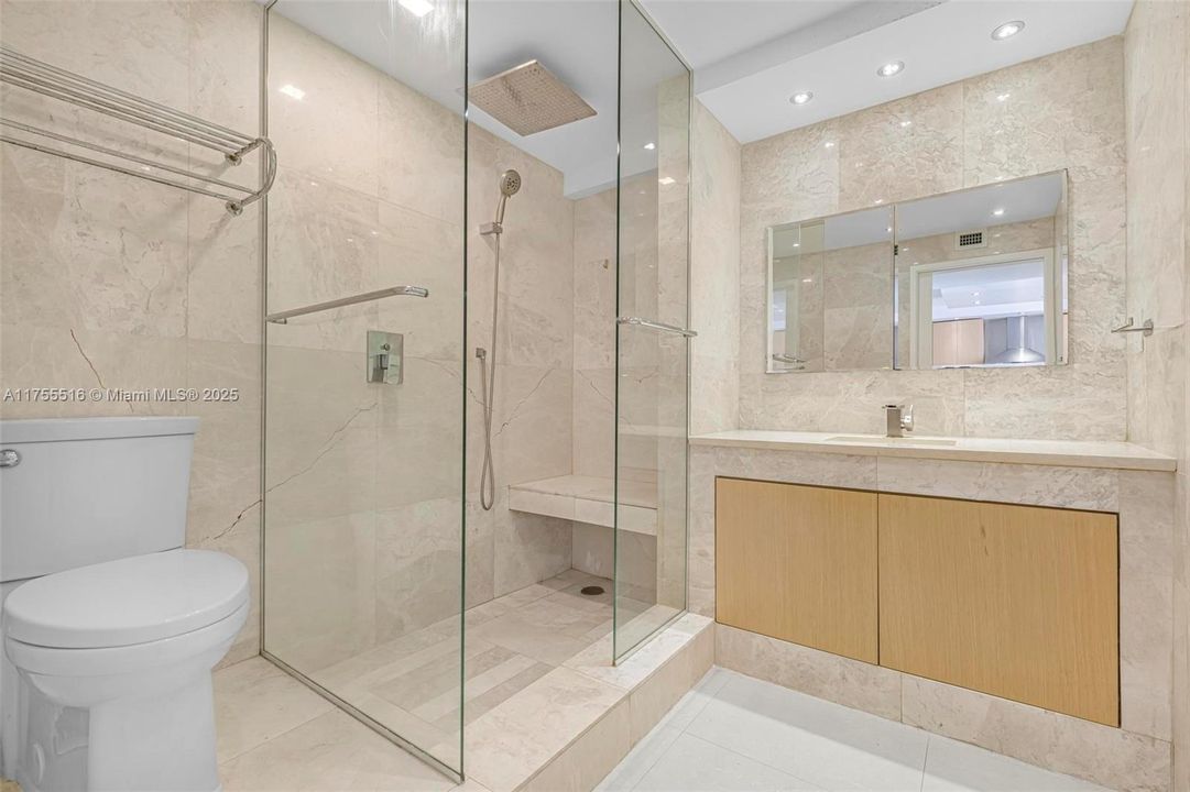 Recently Sold: $450,000 (2 beds, 1 baths, 655 Square Feet)