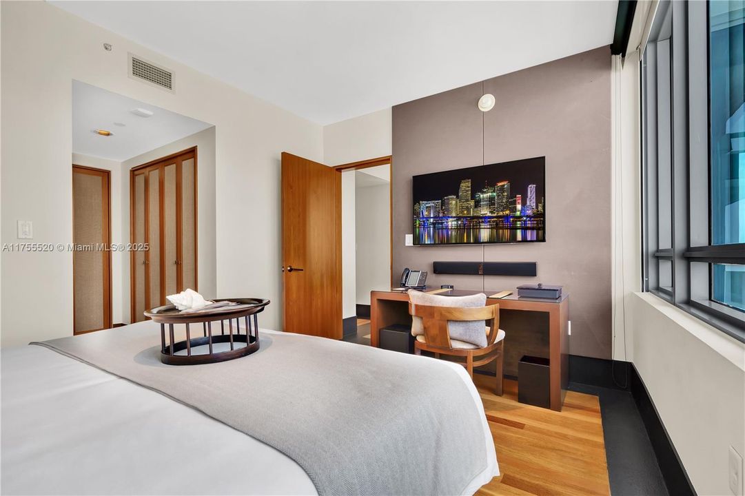 待售: $2,375,000 (1 贝兹, 1 浴室, 767 平方英尺)