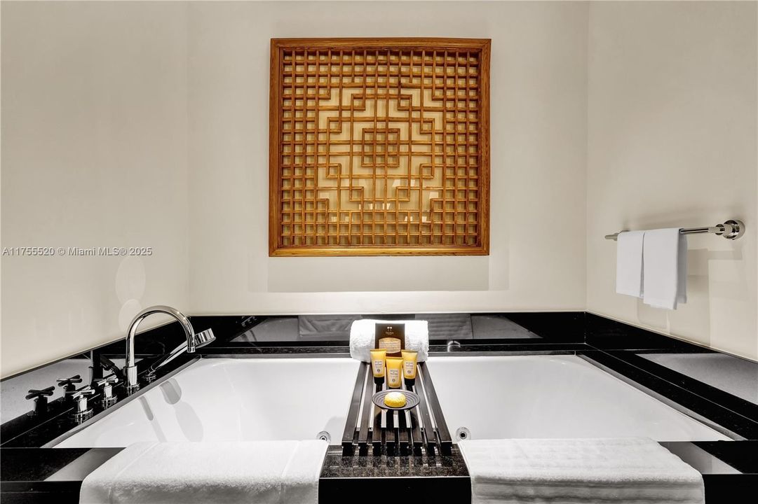 待售: $2,375,000 (1 贝兹, 1 浴室, 767 平方英尺)