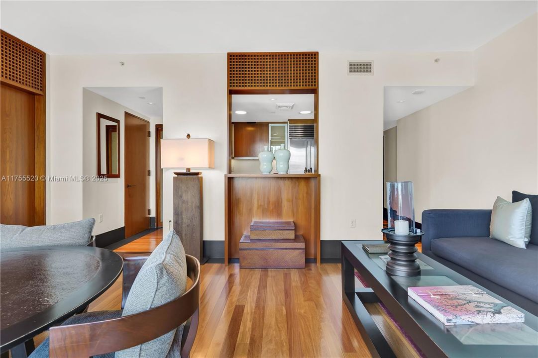 待售: $2,375,000 (1 贝兹, 1 浴室, 767 平方英尺)