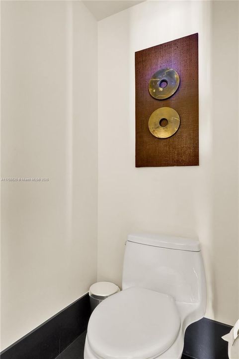 待售: $2,375,000 (1 贝兹, 1 浴室, 767 平方英尺)