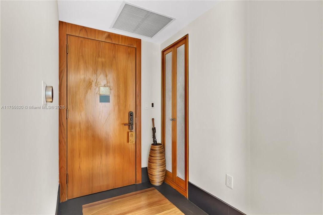 待售: $2,375,000 (1 贝兹, 1 浴室, 767 平方英尺)