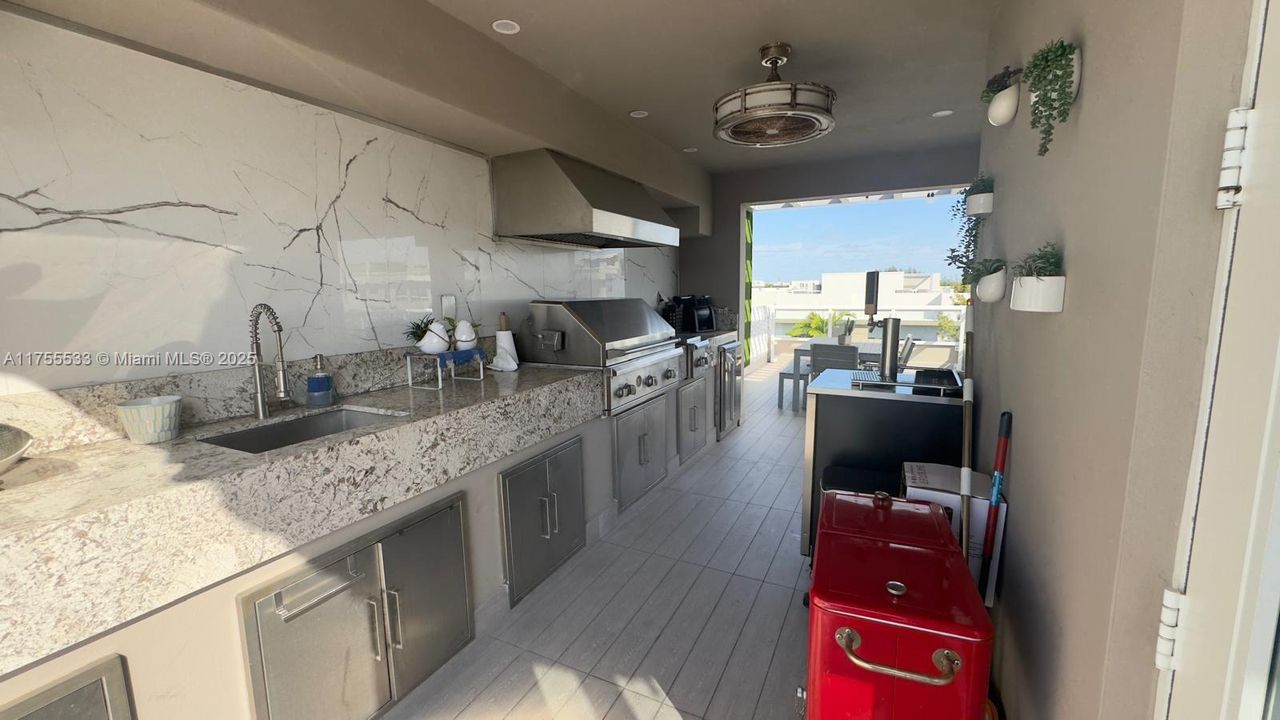 Recently Sold: $862,000 (4 beds, 3 baths, 1862 Square Feet)