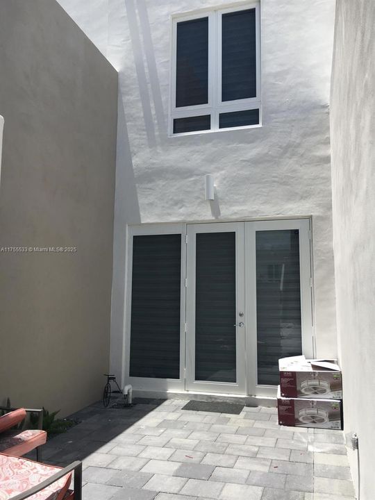 Recently Sold: $862,000 (4 beds, 3 baths, 1862 Square Feet)