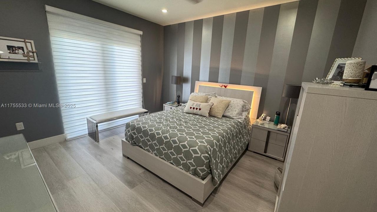 Recently Sold: $862,000 (4 beds, 3 baths, 1862 Square Feet)