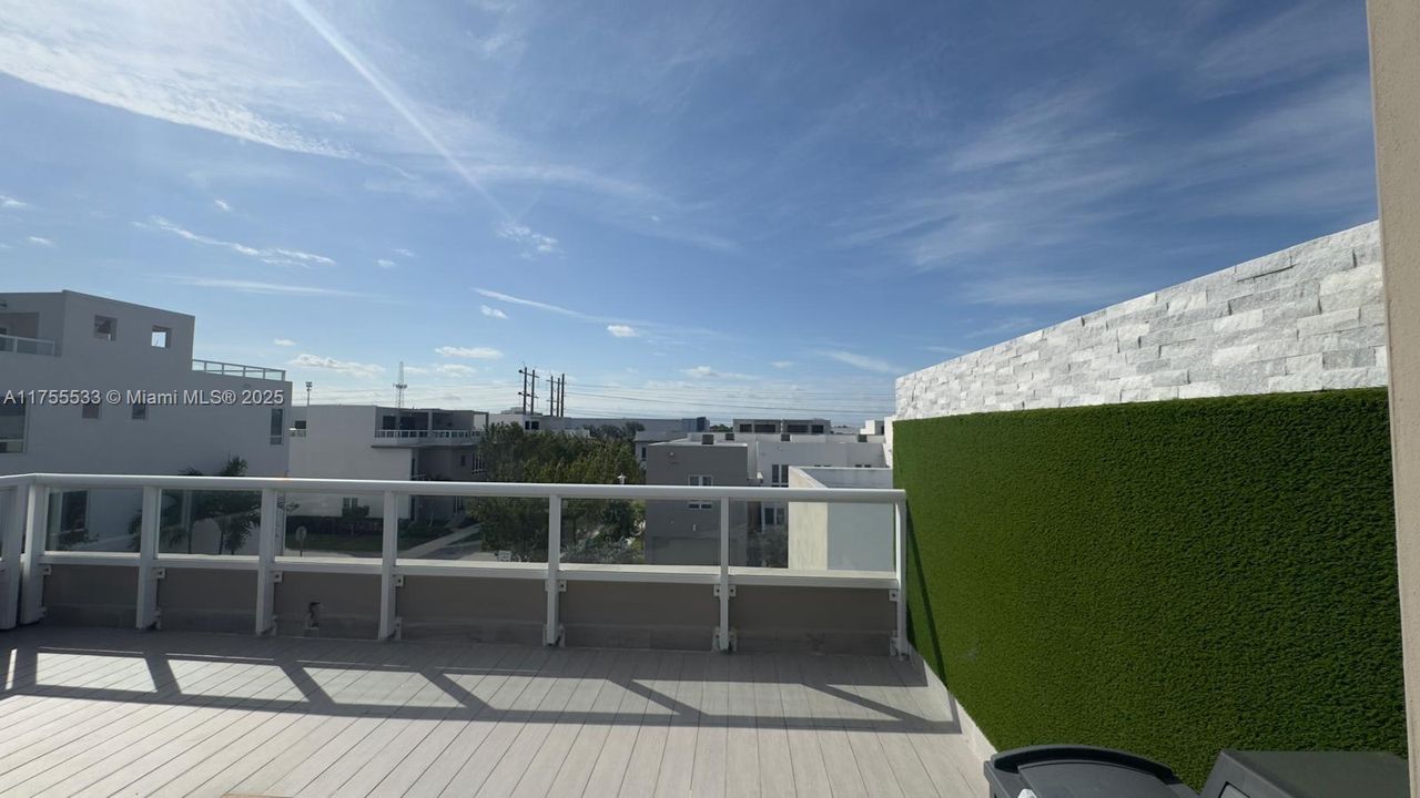 Recently Sold: $862,000 (4 beds, 3 baths, 1862 Square Feet)