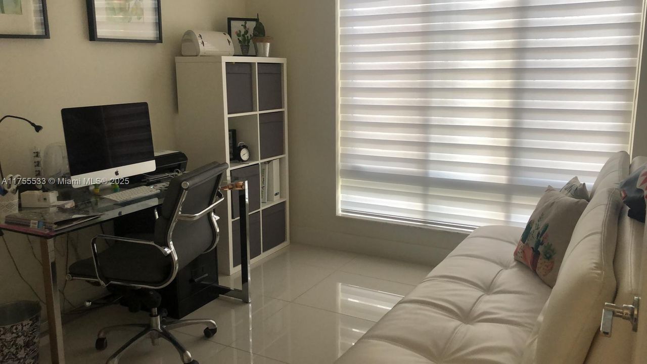 Recently Sold: $862,000 (4 beds, 3 baths, 1862 Square Feet)