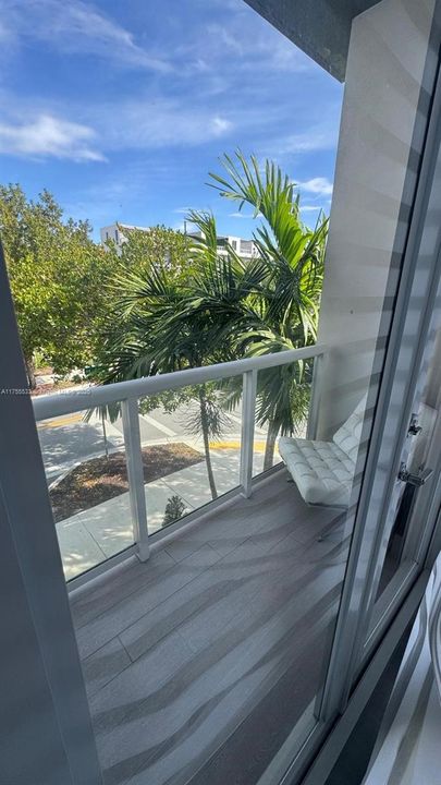 Recently Sold: $862,000 (4 beds, 3 baths, 1862 Square Feet)