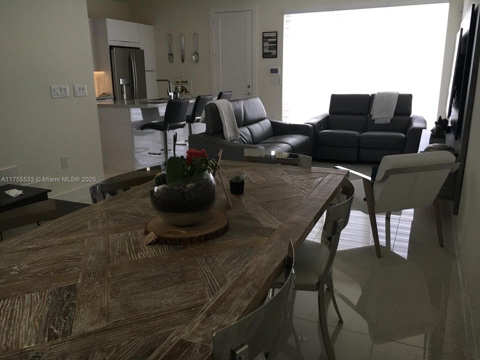 Recently Sold: $862,000 (4 beds, 3 baths, 1862 Square Feet)