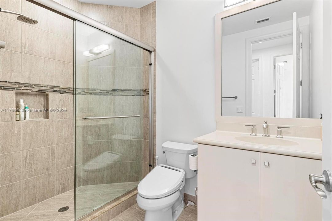 Недавно арендовано: $9,500 (5 спален, 3 ванн, 3372 Квадратных фут)