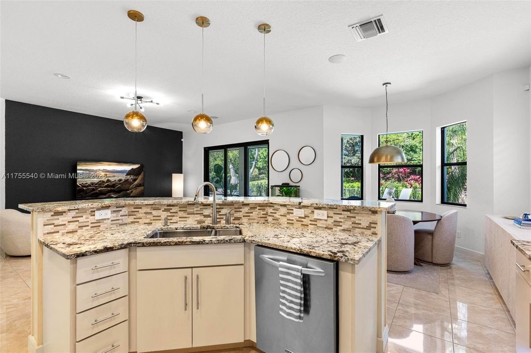 Недавно арендовано: $9,500 (5 спален, 3 ванн, 3372 Квадратных фут)