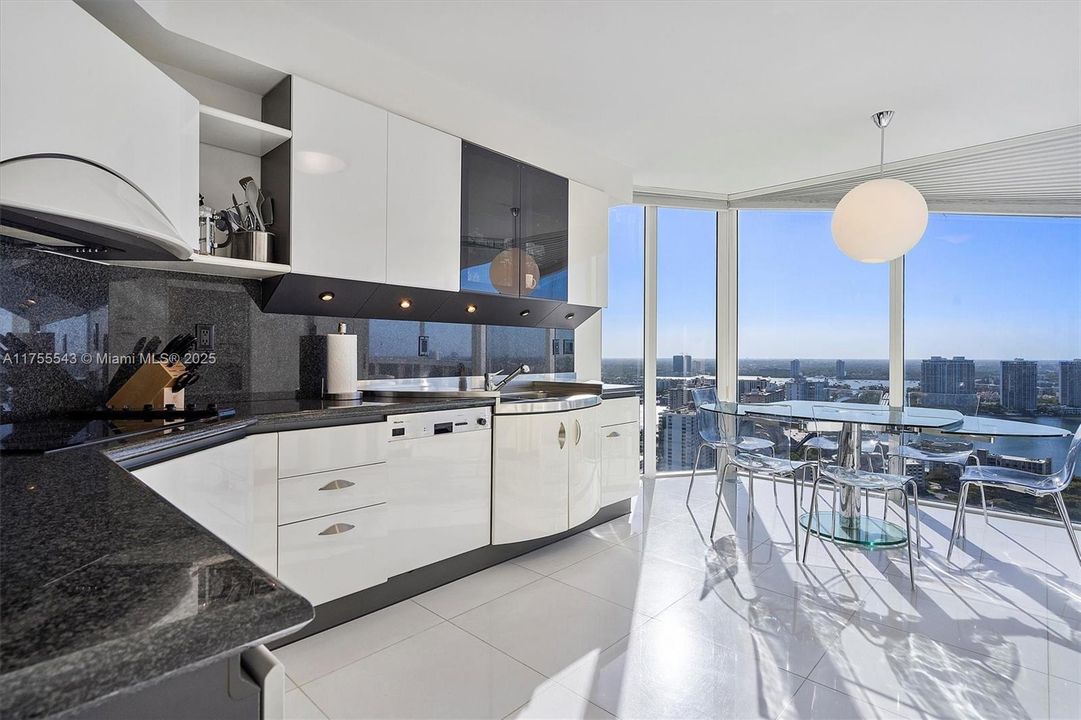 En Venta: $2,650,000 (3 camas, 3 baños, 2090 Pies cuadrados)