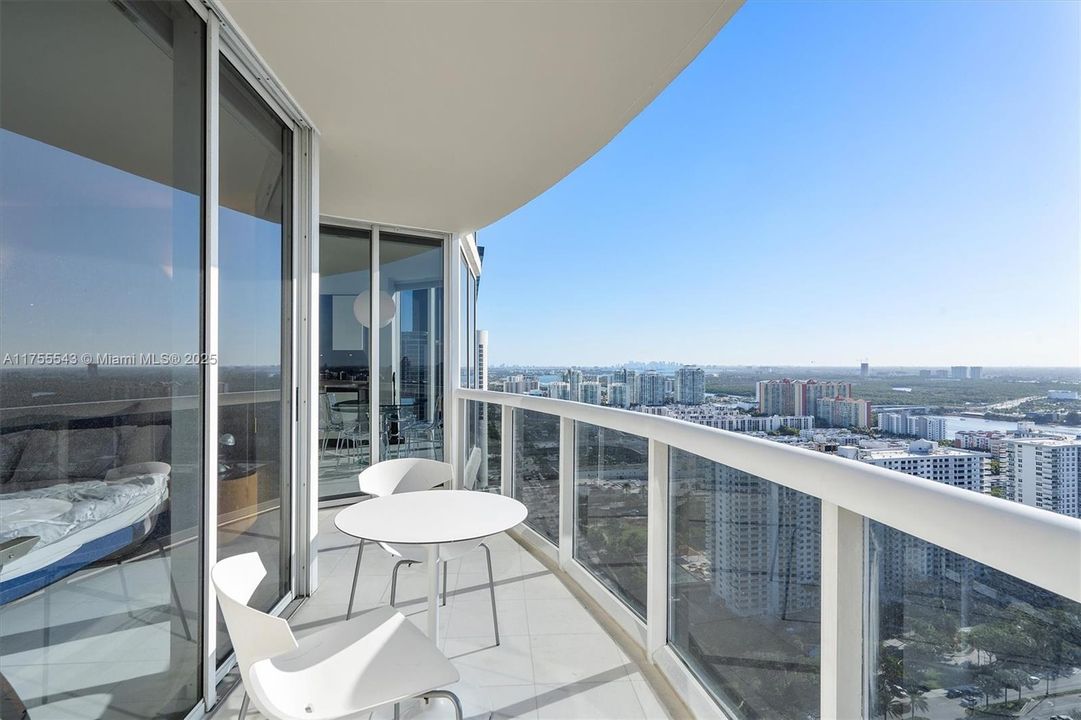 En Venta: $2,650,000 (3 camas, 3 baños, 2090 Pies cuadrados)