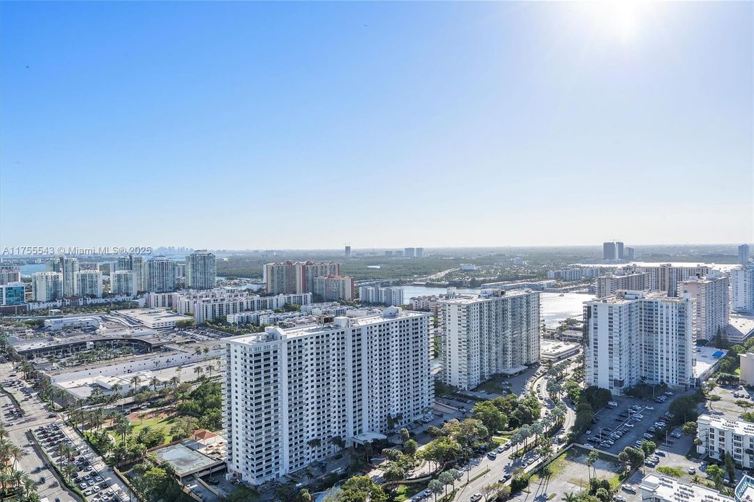 En Venta: $2,650,000 (3 camas, 3 baños, 2090 Pies cuadrados)