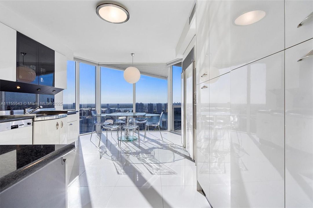 En Venta: $2,650,000 (3 camas, 3 baños, 2090 Pies cuadrados)