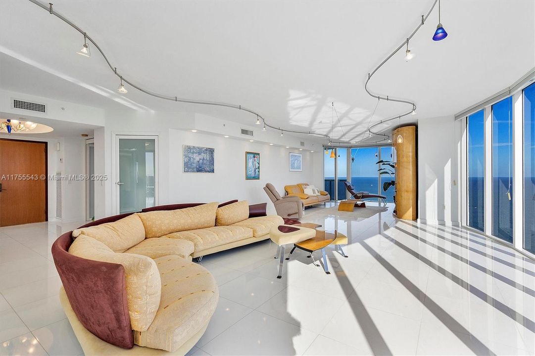 En Venta: $2,650,000 (3 camas, 3 baños, 2090 Pies cuadrados)