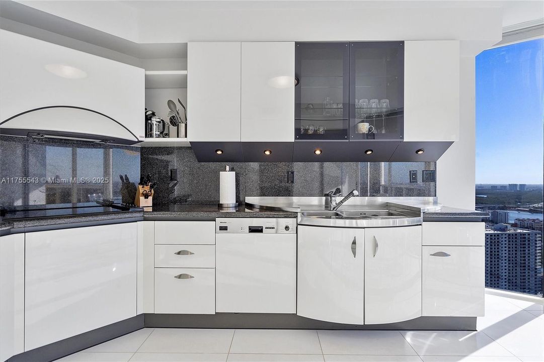 En Venta: $2,650,000 (3 camas, 3 baños, 2090 Pies cuadrados)