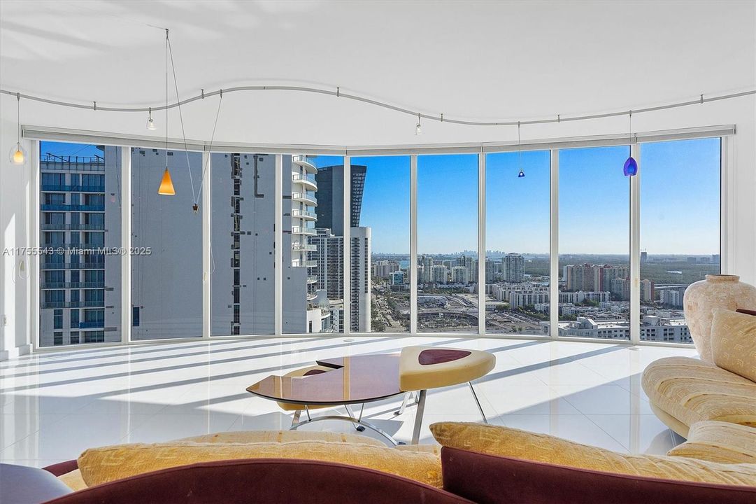 En Venta: $2,650,000 (3 camas, 3 baños, 2090 Pies cuadrados)