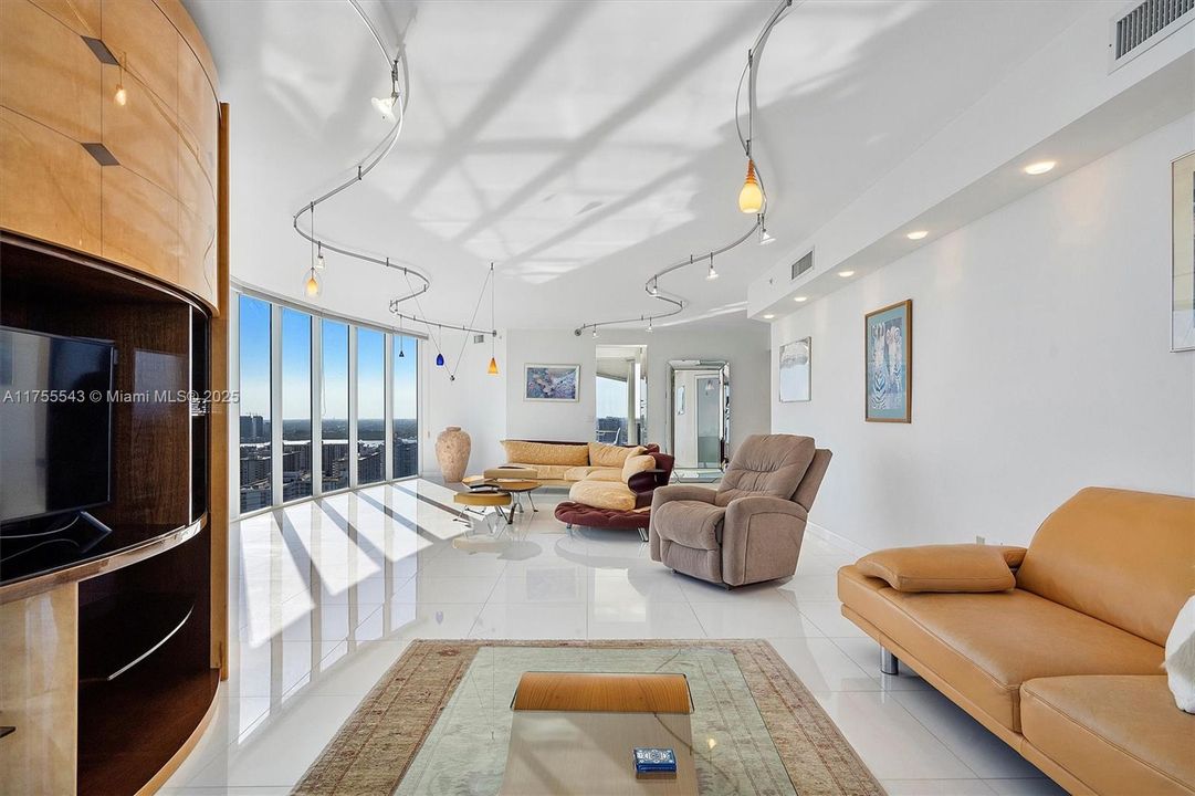 En Venta: $2,650,000 (3 camas, 3 baños, 2090 Pies cuadrados)