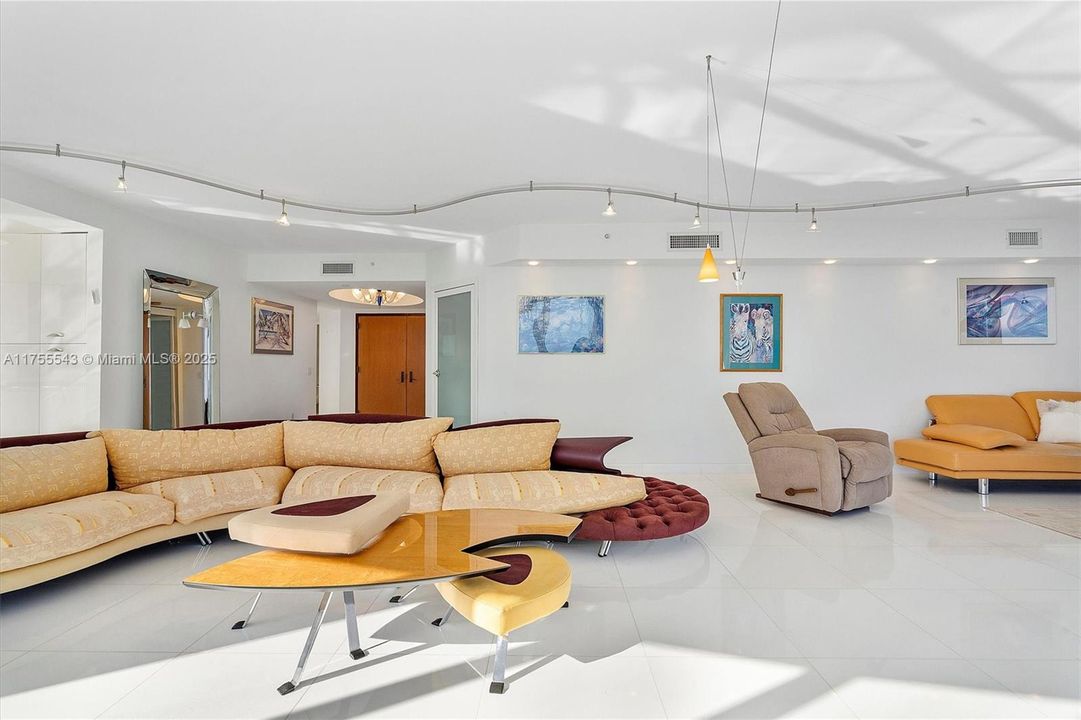 En Venta: $2,650,000 (3 camas, 3 baños, 2090 Pies cuadrados)