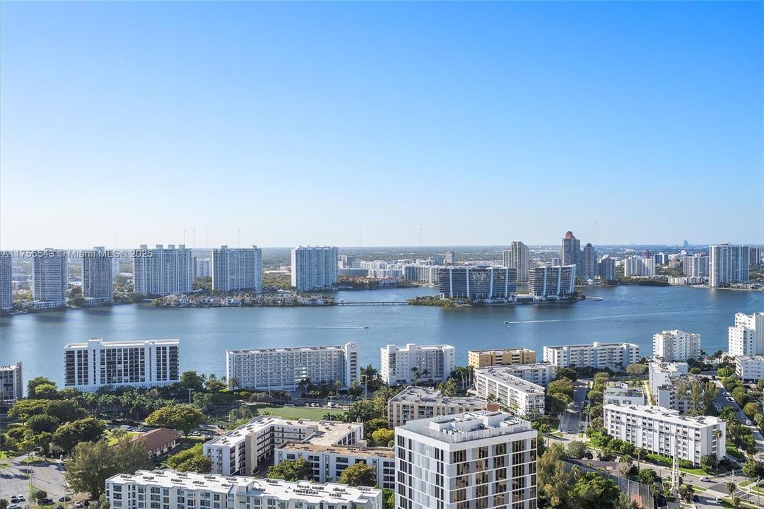 En Venta: $2,650,000 (3 camas, 3 baños, 2090 Pies cuadrados)