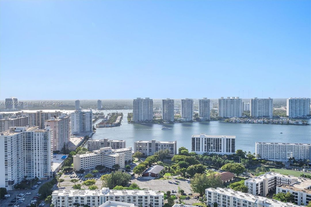 En Venta: $2,650,000 (3 camas, 3 baños, 2090 Pies cuadrados)