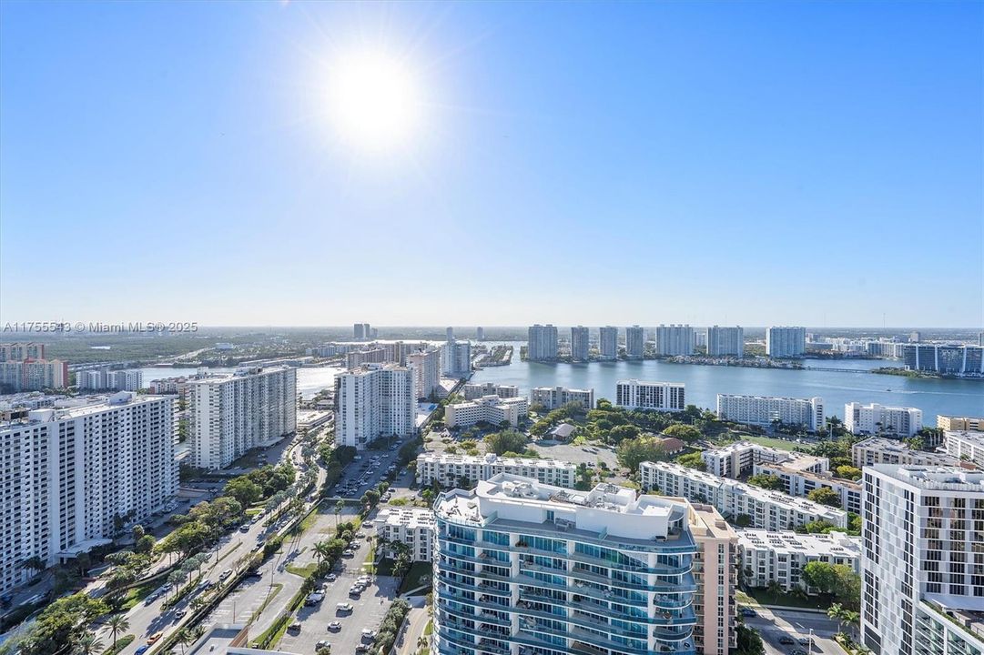 En Venta: $2,650,000 (3 camas, 3 baños, 2090 Pies cuadrados)