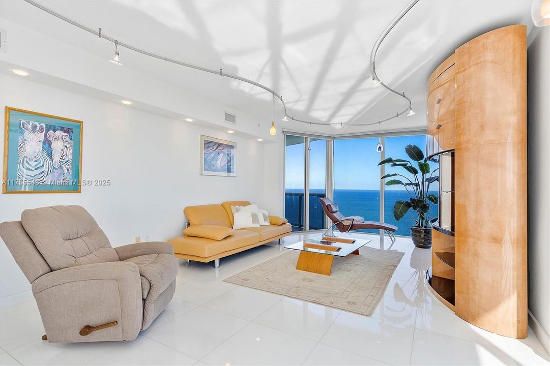 En Venta: $2,650,000 (3 camas, 3 baños, 2090 Pies cuadrados)