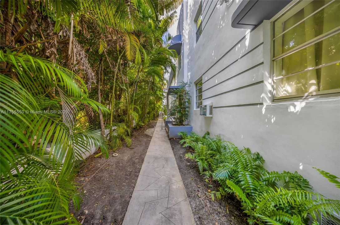 最近售出: $209,900 (1 贝兹, 1 浴室, 696 平方英尺)