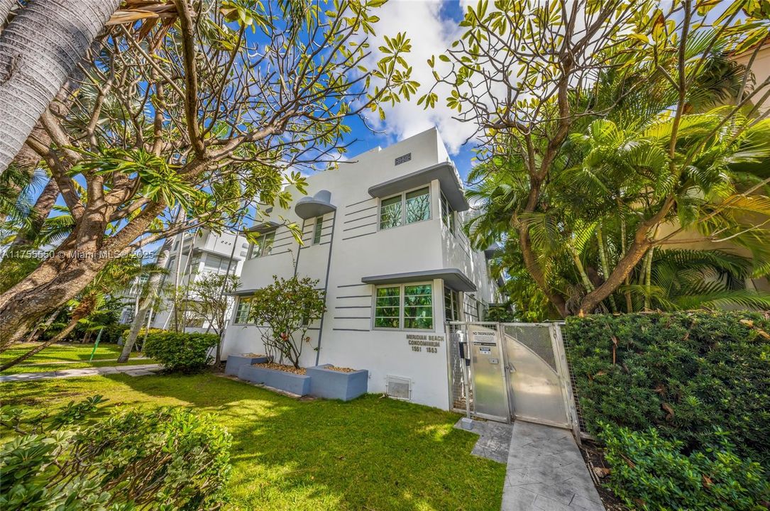 最近售出: $209,900 (1 贝兹, 1 浴室, 696 平方英尺)