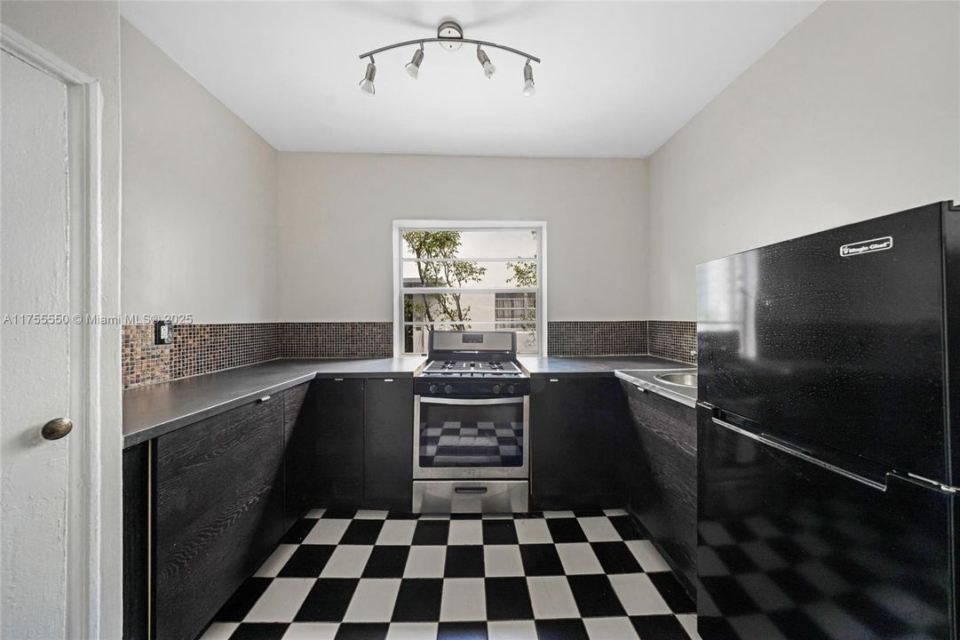 最近售出: $209,900 (1 贝兹, 1 浴室, 696 平方英尺)