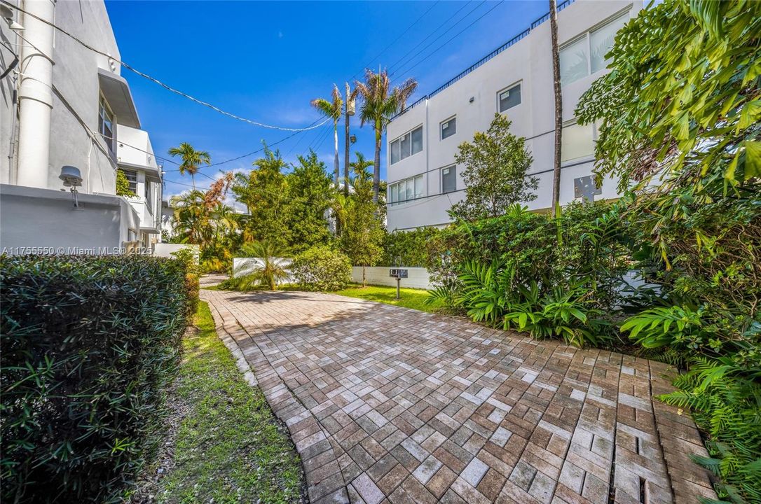 最近售出: $209,900 (1 贝兹, 1 浴室, 696 平方英尺)