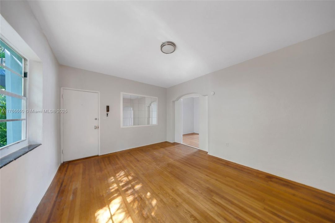 最近售出: $209,900 (1 贝兹, 1 浴室, 696 平方英尺)