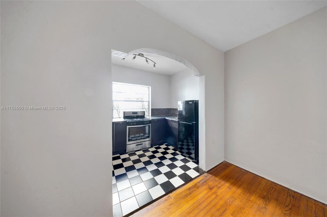 最近售出: $209,900 (1 贝兹, 1 浴室, 696 平方英尺)