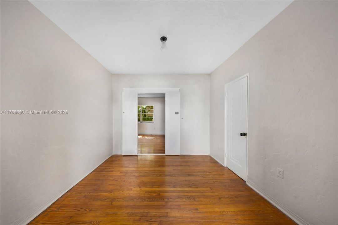 最近售出: $209,900 (1 贝兹, 1 浴室, 696 平方英尺)