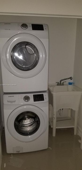 Recently Rented: $3,600 (3 beds, 2 baths, 2850 Square Feet)