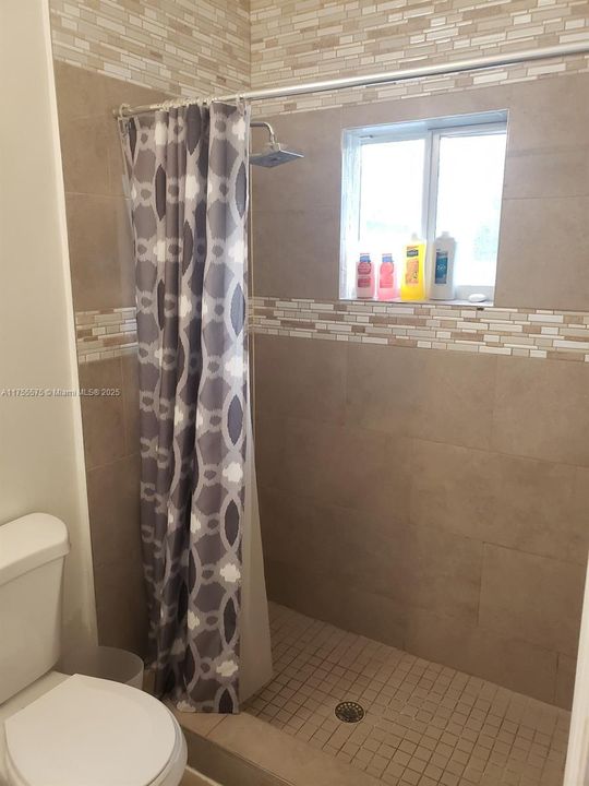 Recently Rented: $3,600 (3 beds, 2 baths, 2850 Square Feet)