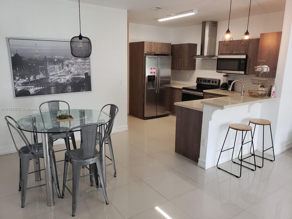 Recently Rented: $3,600 (3 beds, 2 baths, 2850 Square Feet)