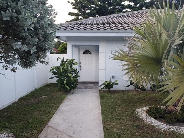 Recently Rented: $3,600 (3 beds, 2 baths, 2850 Square Feet)