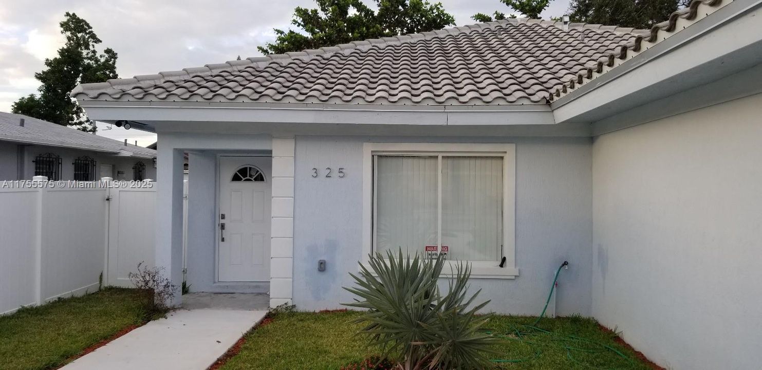Recently Rented: $3,600 (3 beds, 2 baths, 2850 Square Feet)