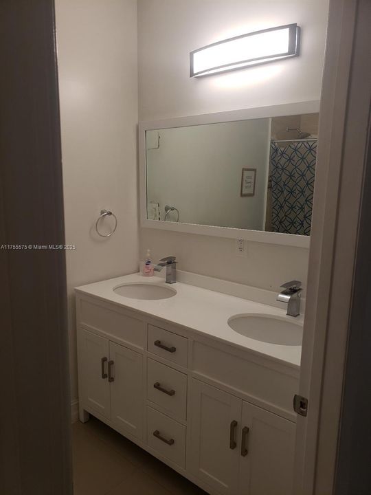 Recently Rented: $3,600 (3 beds, 2 baths, 2850 Square Feet)