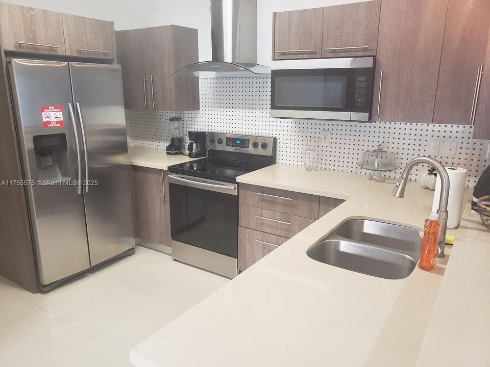 Recently Rented: $3,600 (3 beds, 2 baths, 2850 Square Feet)