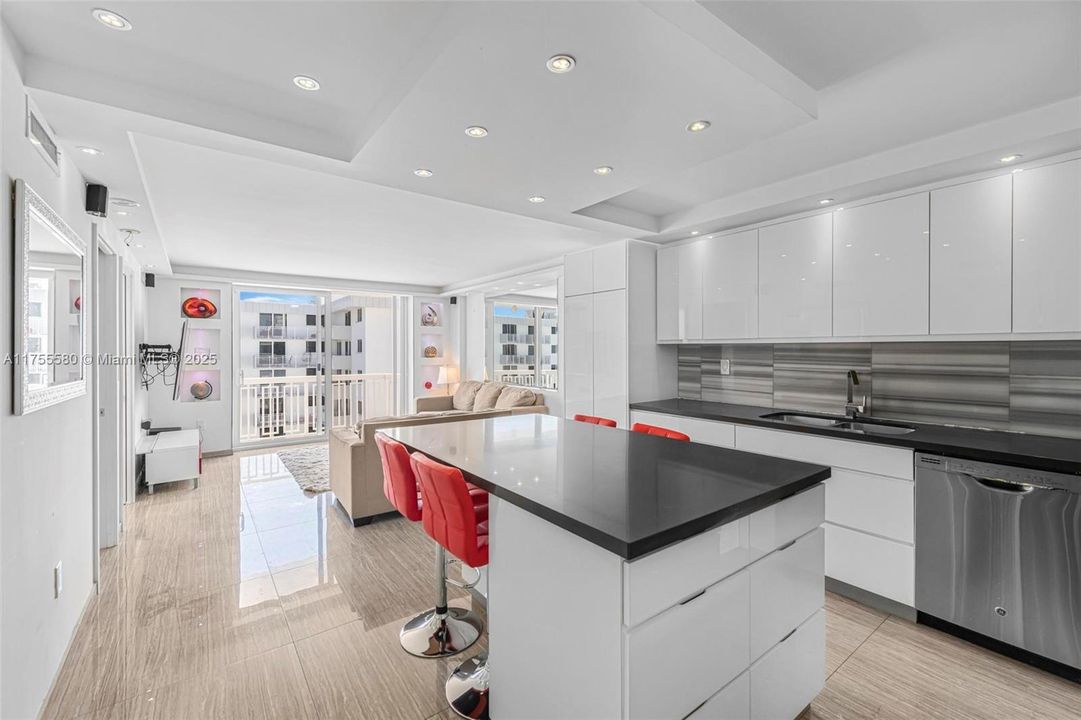 For Sale: $525,000 (2 beds, 1 baths, 655 Square Feet)