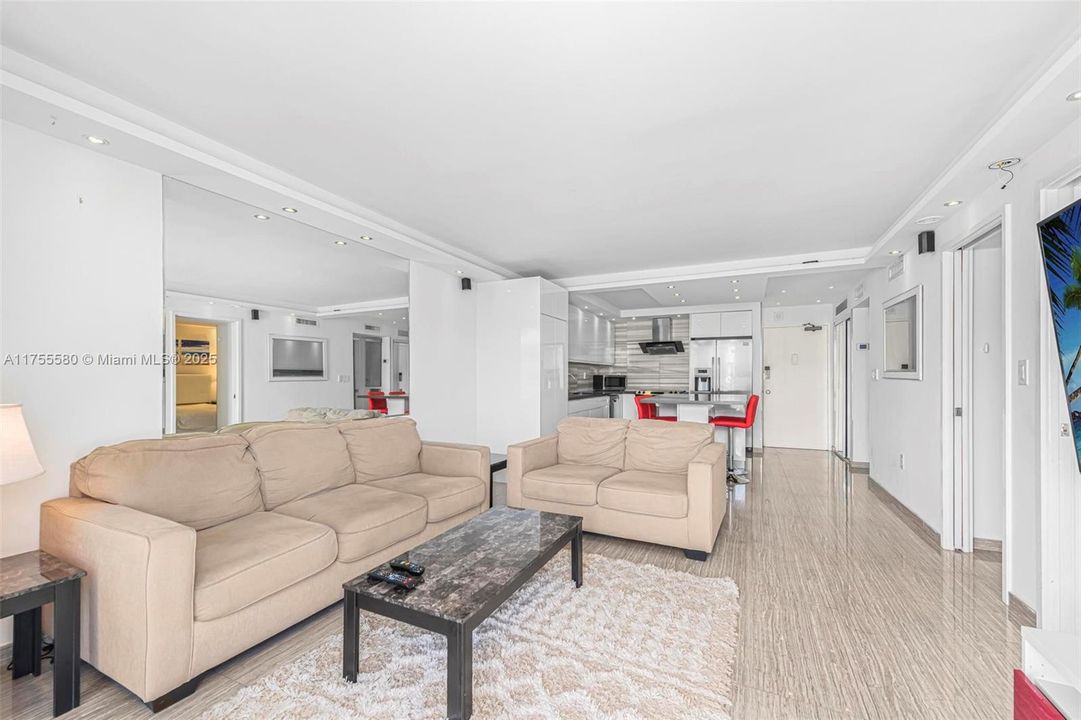 For Sale: $525,000 (2 beds, 1 baths, 655 Square Feet)