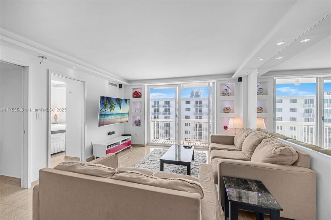 For Sale: $525,000 (2 beds, 1 baths, 655 Square Feet)