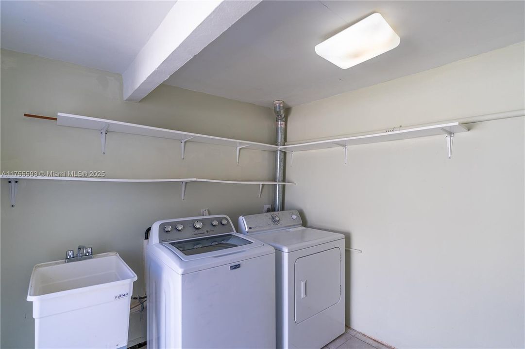 最近售出: $660,000 (3 贝兹, 2 浴室, 1977 平方英尺)