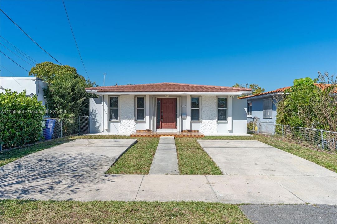 最近售出: $660,000 (3 贝兹, 2 浴室, 1977 平方英尺)