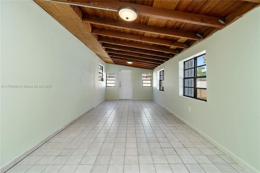 最近售出: $660,000 (3 贝兹, 2 浴室, 1977 平方英尺)